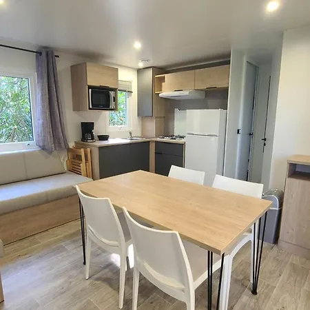 Mobil-home Avec Terrasse Pour 6 Personnes - Api-1-52-1187 캠프장