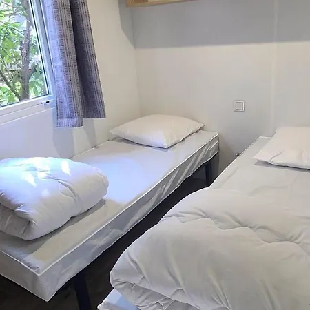 Mobil-home Avec Terrasse Pour 6 Personnes - Api-1-52-1187 캠프장 *
