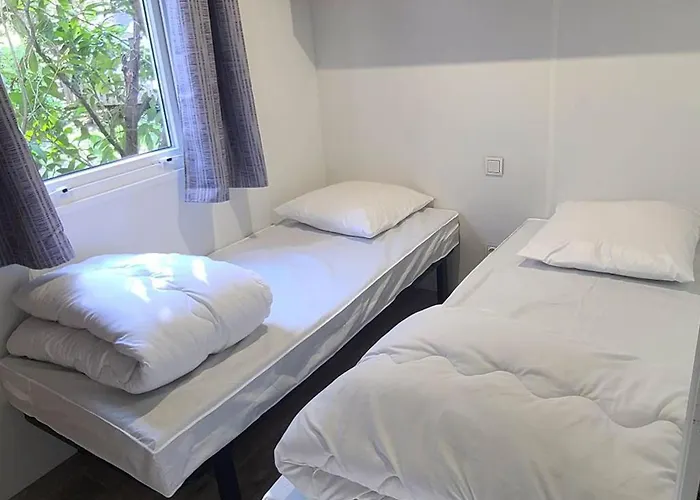 Mobil-home Avec Terrasse Pour 6 Personnes - Api-1-52-1187 캠프장 *
